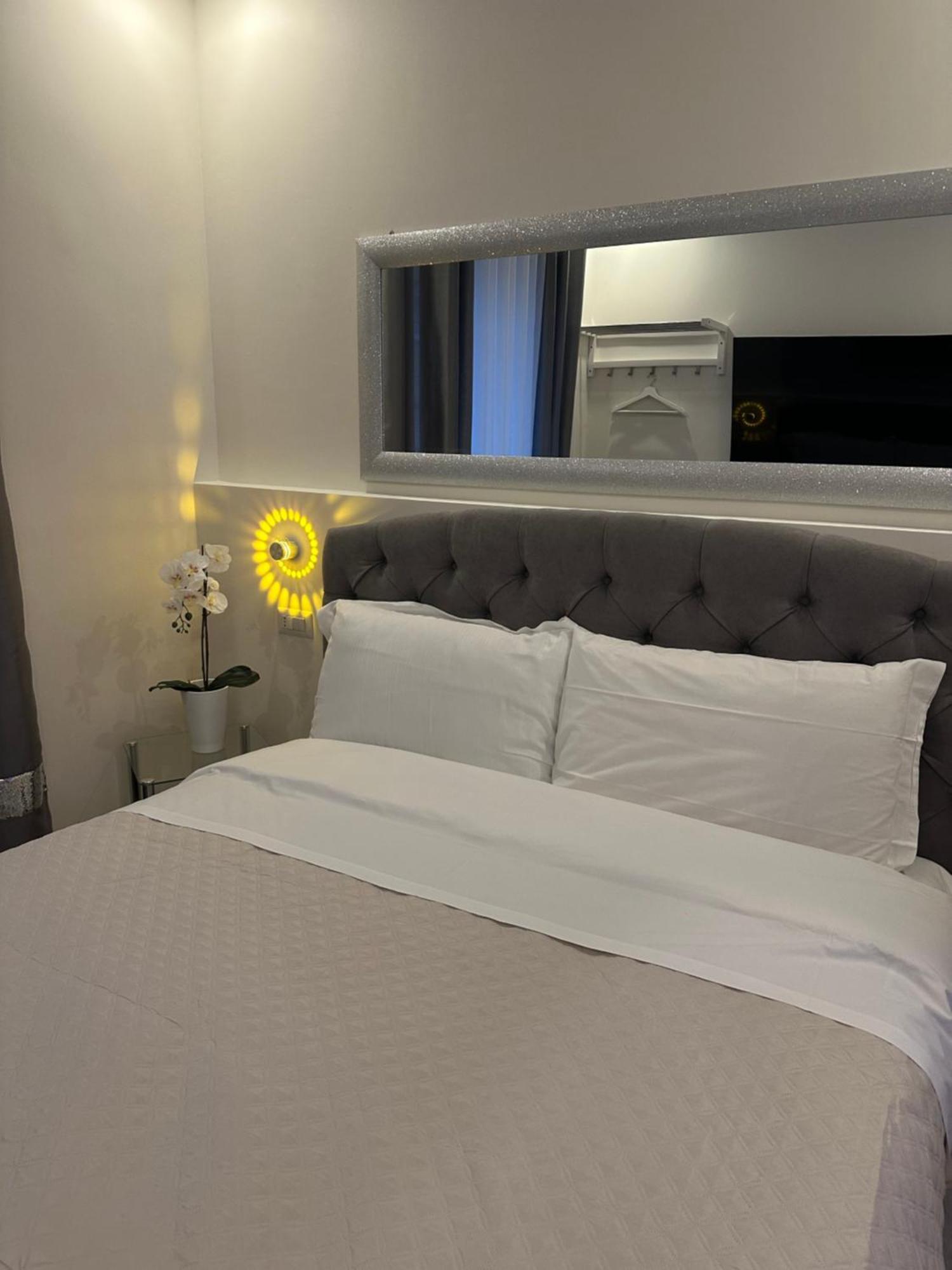 Confortable Room - 5 Милан Экстерьер фото